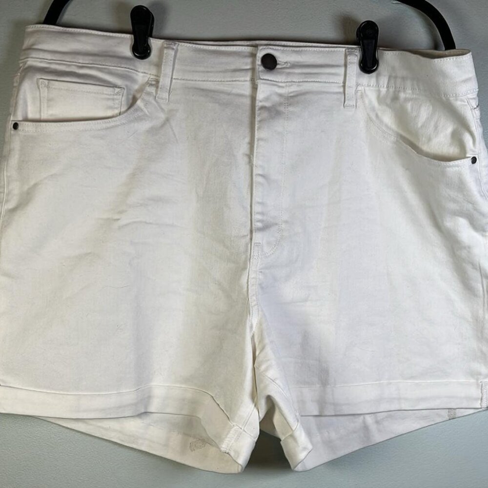a.n.a HiRise Shorts Women’s Sz 20, White BBQ Vacation Resort Festival Casual
